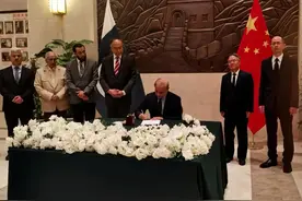 巴基斯坦总理吊唁遇难中国公民图片