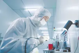 长飞先进武汉基地首片晶圆下线，主要应用于新能源汽车主机驱动图片