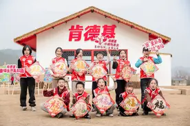 “小候鸟”飞进安吉余村肯德基，看画展放风筝，有爱陪伴好滋味图片