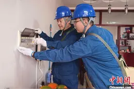 山西运城电工扎根社区33载：永不关机的“光明热线”图片