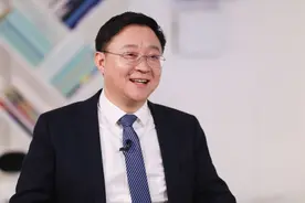 如何应对AI抢饭碗？全国人大代表刘庆峰建议设AI失业保险图片