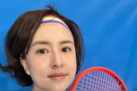 前央视女主持人：人心脏看什么都脏！衣服被指“不雅观”图片