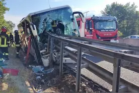 中国公民在意大利出车祸身亡，车头刺穿！使馆曾提醒行车安全图片