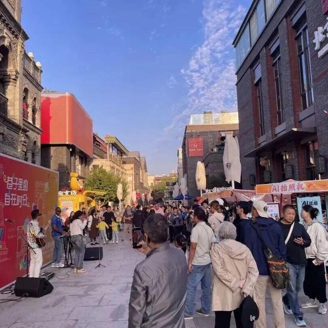 返程路上翻“朋友圈”，西城的快乐跳出屏幕