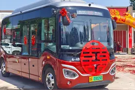 济南街区约巴520路变身婚车，甜蜜开启幸福之旅图片