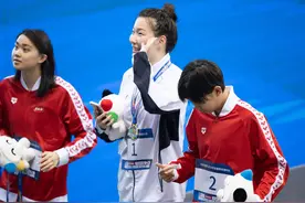 全国游泳锦标赛：汪雪儿获女子50米仰泳冠军图片