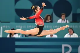 中国体操女队晋级团体决赛 周雅琴平衡木资格赛排名第一图片