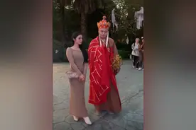 成都欢乐谷“唐僧”走红网络，本人称已模仿3年，网友：本人来了都分不清图片