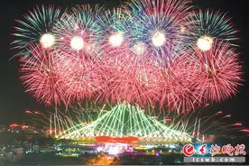 浏阳周末焰火秀邀请2000余名一线花炮工人观看图片