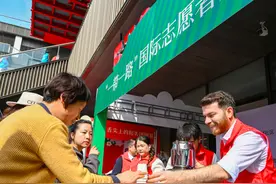 潮声丨浙江的“洋雷锋”，是一群什么样的人？图片