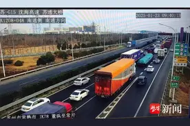 高速公路“返乡潮”提前至，苏通大桥、江阴大桥南向北过江车流严重饱和图片