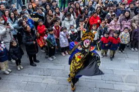 变脸、吐火、魔法泡泡秀……西流沱小镇元旦热闹非凡图片