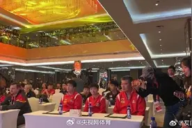 樊振东孙颖莎出席混团抽签图片