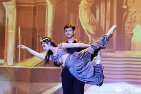 伊拉克国家剧院上演“天方夜谭”芭蕾舞图片