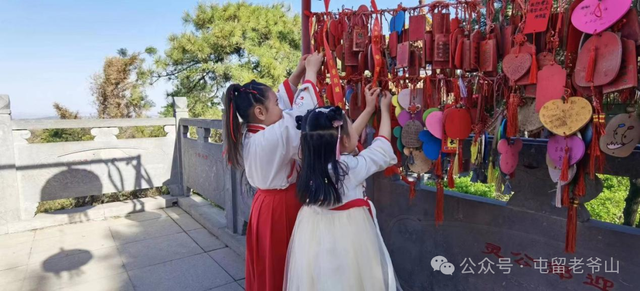老爷山景区：志愿力量“添彩”，景区服务“升温”！