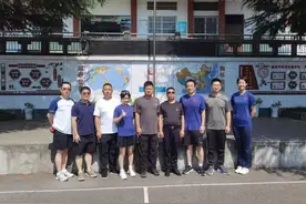 支教课堂来了排球冠军，女排精神种进乡村校园图片