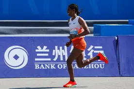 （体育）马拉松——2025兰州马拉松鸣枪开跑(2)图片