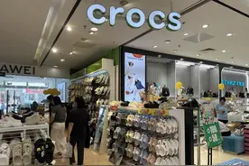 从高价联名到个性DIY，洞洞鞋鞋花正在成为Z世代的“社交密码”图片