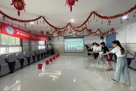 胡家园街道馨顺园社区开展“羽你同行 健康有我”趣味羽毛球比赛图片