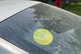 两名驾驶员忘记年检致车辆强制报废，警方提醒切勿心存侥幸图片