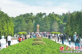 4日长沙瞬时客流最高峰158.36万人次，红色旅游景区人气高涨图片