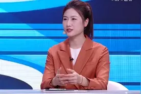 丁宁解说奥运乒乓混双决赛，网友被惊艳：丁宁好漂亮啊！图片