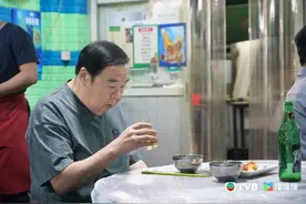 “肥猫”郑则士重回TVB，搭档新人演员称要向年轻人“吸血” | 谈艺录图片