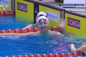 中国游泳队王冠+1！唐钱婷连续三站世界杯夺得100米蛙泳冠军图片