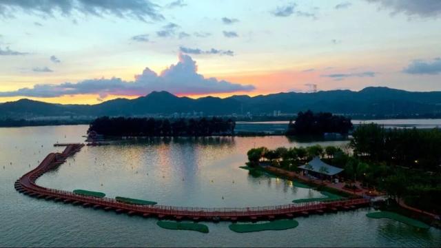 昆明滇池草海开合浮桥建成，等你来取名！