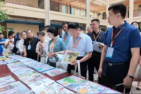 河南省第三届青少年学生读书行动观摩团走进洛阳市瀍河区图片