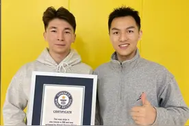 1分钟跳388次！新疆大学生打破跳绳世界纪录，前两任纪录保持者都是中国少年图片