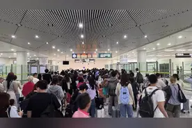 香港公众假期跨越周末，深圳铁路加开列车助力出行图片