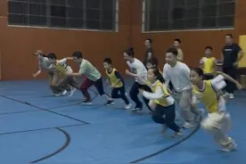 亲亲日，丁荷小学跑酷场上亲子情深图片