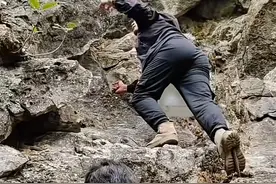 华南F3为了祭祖有多拼？爬十分钟悬崖，自制小船渡水，无人机和机械狗都出动了！图片