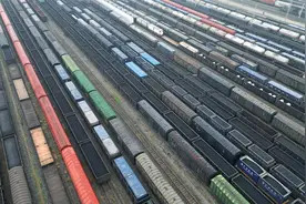 每天超30万吨煤炭在这里中转，襄阳北站全力提升列车运输效率图片