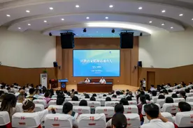 “时代楷模”曲建武教授到湖南人文科技学院开专题讲座图片