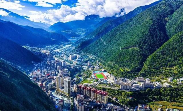 圣洁甘孜·一生有约 | 九龙九秘，一场关于山川、时光与舌尖的极致邀约