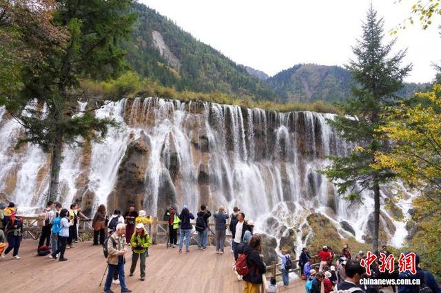 九寨沟景区年度游客突破700万人次