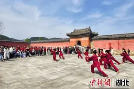 湖北武当山举办拜谒张三丰祖师大典图片