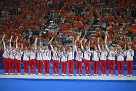 炫夏巴黎 | 江苏运动员张影、范云霞助力中国夺得巴黎奥运会女子曲棍球银牌图片