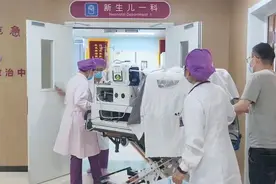 “巴掌宝宝”出生3天胃穿孔 潍坊市妇幼保健院打胜“保胃”战图片