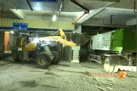 昆明一小区负二层车库被施工，业主质疑开发商“未告知先动手”图片