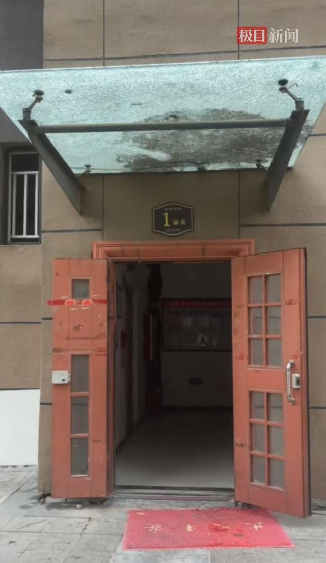 “妻儿三人被发小杀害案”明日开庭，受害人婆婆泣不成声：孩子倒地上都扒不起来，嫌犯回到现场装无事安慰，撒谎掩盖自己受伤原因