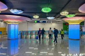 南京地铁5号线夫子庙站厅亮相，尽显江南水乡气质图片