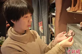 养蛇达人谈蛇宠走俏：“蛇年图吉利”图片