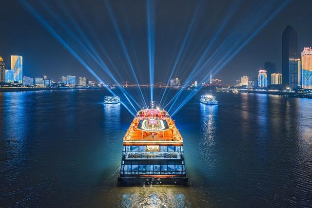 这顿夜宵，长江给的 | 跟着美食游武汉