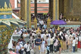 2024前三季度数据里的旅游业：出国游、国内游呈AB面图片