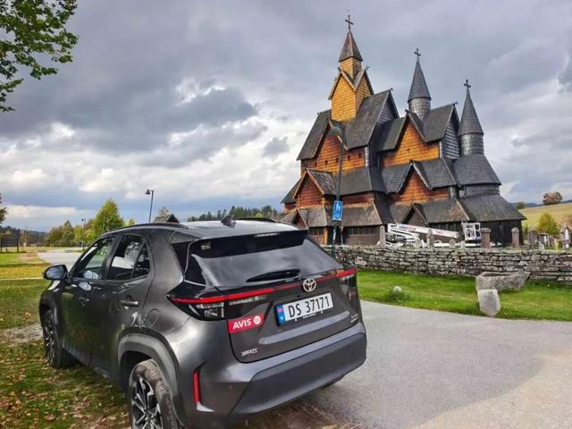 张海律：比追极光更难的，是把车开出西西里的山城