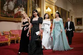 争议中的韩国女团BLACKPINK合体参加白金汉宫晚宴，获英王查尔斯赞赏图片