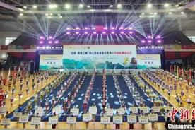 江西省首届百县青少年啦啦操运动会龙南开幕 近5000名选手舞动青春活力图片